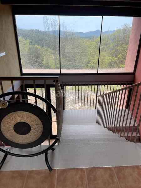 Foto c1971275-79fe-4afe-afad-6732cb96c5b7. Masia amb xemeneia calefacció aparcament a Mieres