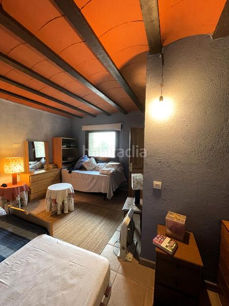 Foto ca0d0111-9481-4085-9893-19149d2a2668. Masia amb xemeneia calefacció aparcament a Mieres