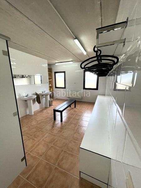 Foto d1b9c501-6c25-434d-be96-3f70a713f639. Masia amb xemeneia calefacció aparcament a Mieres