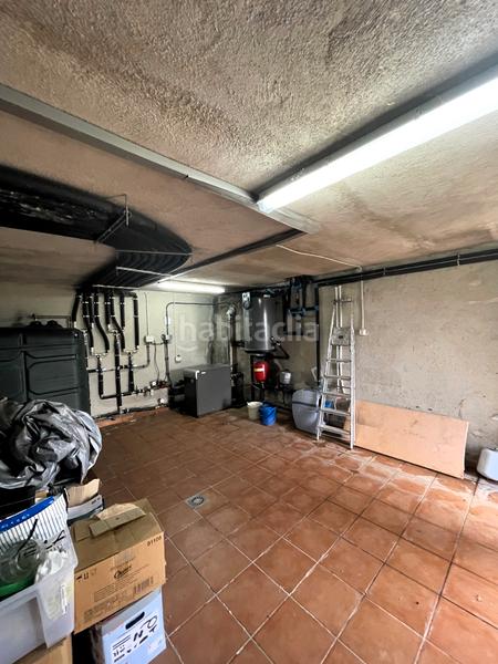 Foto d27a20a6-7c2a-4977-b028-8b4e07240cbe. Masia amb xemeneia calefacció aparcament a Mieres