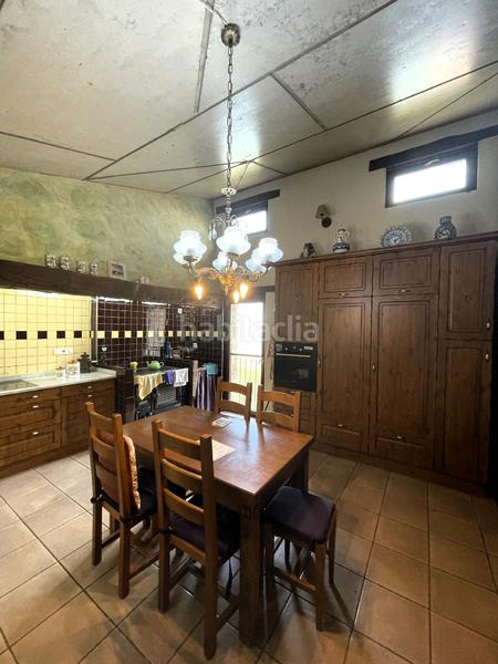 Foto d5de83ed-51b3-46b7-ae1f-22d28546fda6. Masia amb xemeneia calefacció aparcament a Mieres