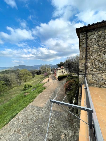 Foto d880b6dd-acad-402a-891f-d0f499e4d66c. Masia amb xemeneia calefacció aparcament a Mieres