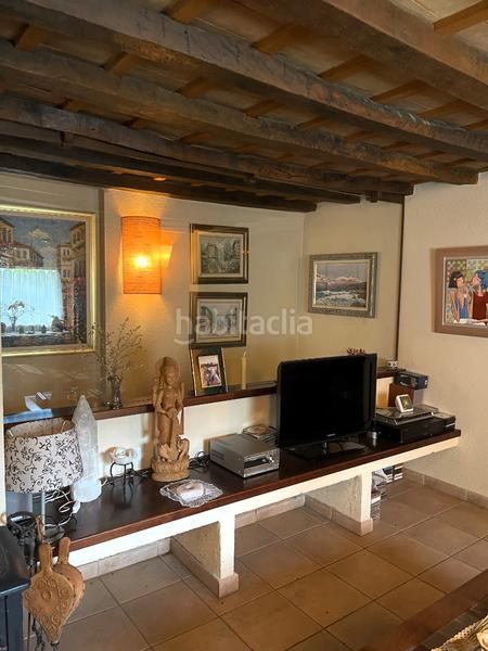 Foto d96b58f2-a66b-4576-aedf-0219dcaea8a8. Masia amb xemeneia calefacció aparcament a Mieres