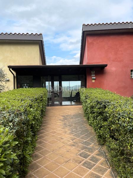 Foto e7b7d5c2-94ef-4615-8ed8-c0cbbd960ba5. Masia amb xemeneia calefacció aparcament a Mieres