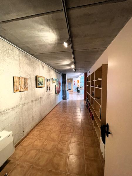 Foto ea52d8ce-c1af-4107-9e8e-e6ca8c7ba963. Masia amb xemeneia calefacció aparcament a Mieres