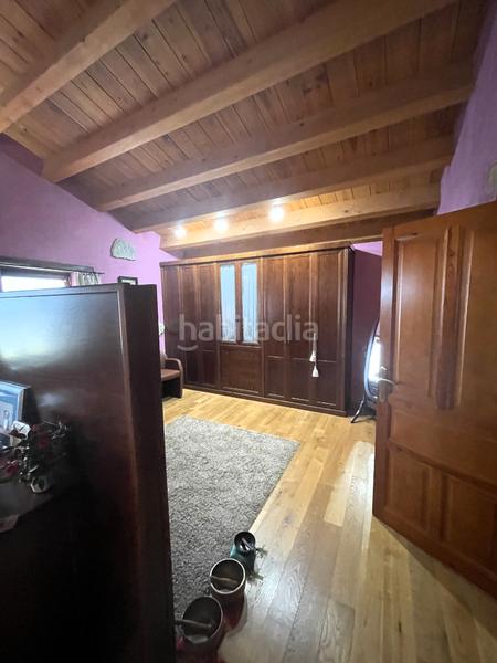 Foto eabfd8a5-00d1-4f1d-829d-a3f0ae7f7703. Masia amb xemeneia calefacció aparcament a Mieres