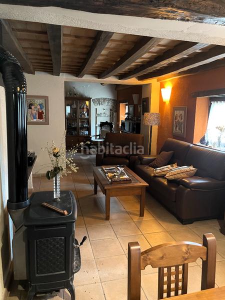 Foto f1507e3d-7add-466a-98ea-3e99fda50f3a. Masia amb xemeneia calefacció aparcament a Mieres