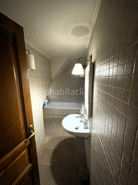 Foto f8af3601-1466-4b45-91f4-27728e3e59ec. Masia amb xemeneia calefacció aparcament a Mieres