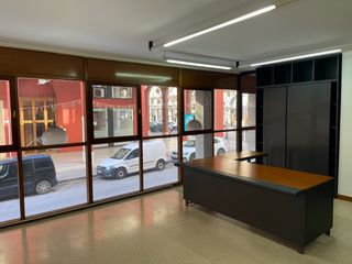 Miete Geschäftsraum in Carrer bisbe vilanova 1 bis. Local per llogar a olot