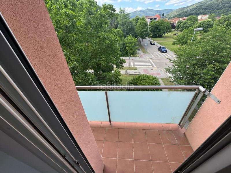Foto 0b8a6e98-5900-45e4-b8fa-2f07e3409174. Pis amb calefacció aparcament a Olot