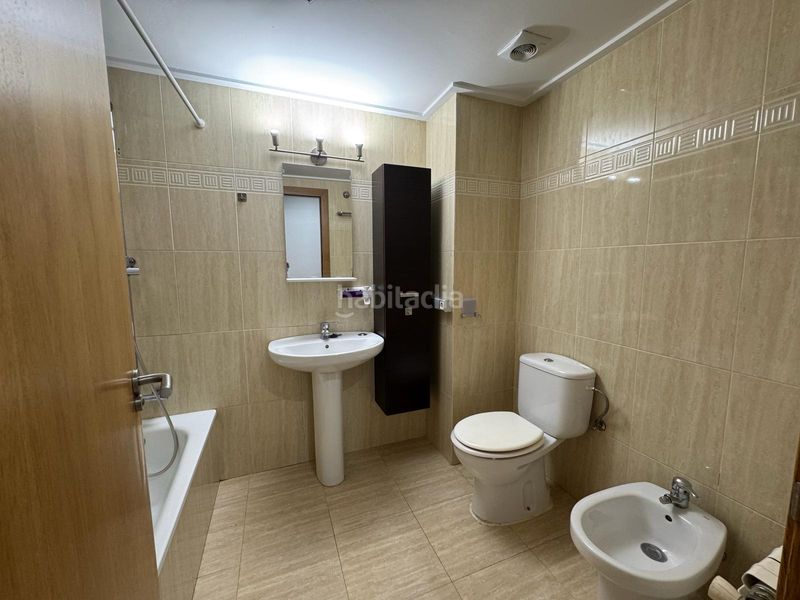 Foto b5df3fae-6dd3-434b-a999-9e5bad5e6a5f. Pis amb calefacció aparcament a Olot