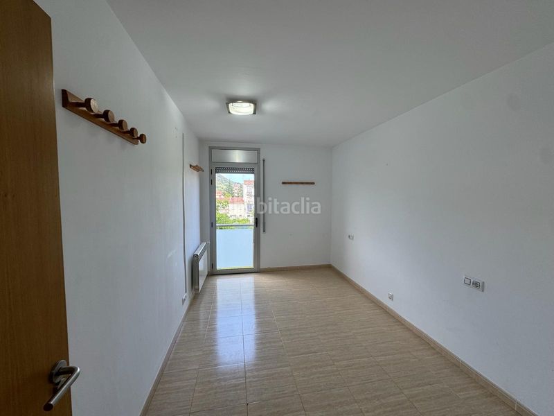 Foto caadfb17-55d8-45fb-a2b5-d026e9ad7772. Pis amb calefacció aparcament a Olot