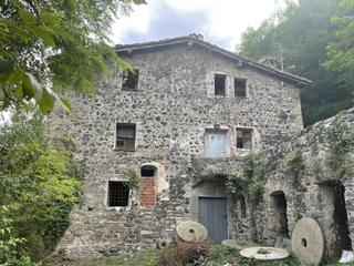 Masia a Vall de Bianya (La). Casa per rehabilitar en venda a la vall de bianya