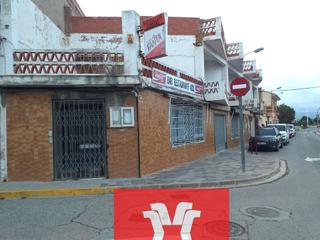 Local Comercial  Avenida benaixever. Se vende local comercial  1 planta vivienda en moncada