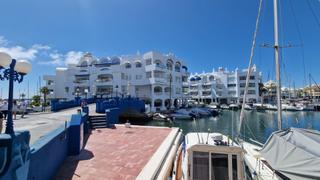 Aparcament cotxe a Puerto Marina. Parking de lujo en puerto marina con vistas al mar
