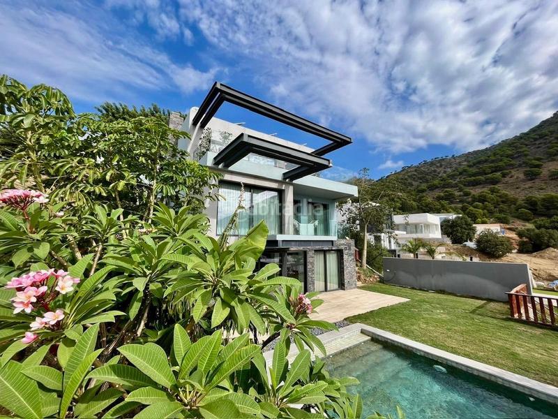 Foto 38cf64d6-33eb-4723-bfa9-9556cc5af838. Chalet vendemos una elegante y moderna villa con impresionantes vistas al mar en Mijas