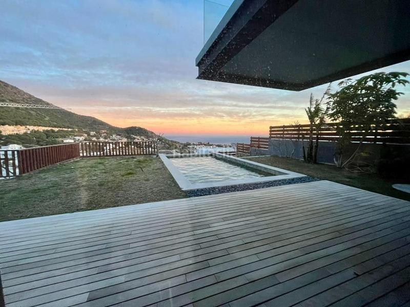 Foto b1def2d9-76b4-413d-b648-d39e67b19595. Chalet vendemos una elegante y moderna villa con impresionantes vistas al mar en Mijas