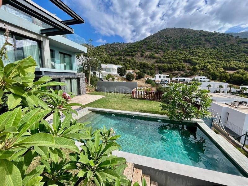 Foto b4370d75-b792-4c06-b6aa-c4437a62d9ef. Chalet vendemos una elegante y moderna villa con impresionantes vistas al mar en Mijas