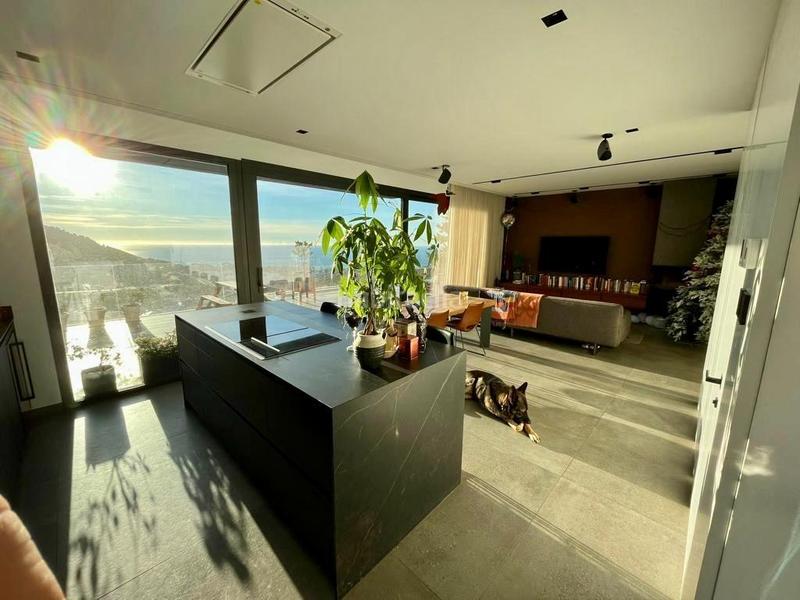 Foto f1f47cef-6648-4102-8ea3-d17e1b8907d5. Chalet vendemos una elegante y moderna villa con impresionantes vistas al mar en Mijas