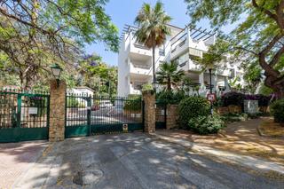 Apartament a Zona Centro Comercial Torrequebrada. Amplio piso atalayas golf  benalmádena