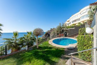 Apartament a Zona Centro Comercial Torrequebrada. Amplio piso primera linea torrequebrada