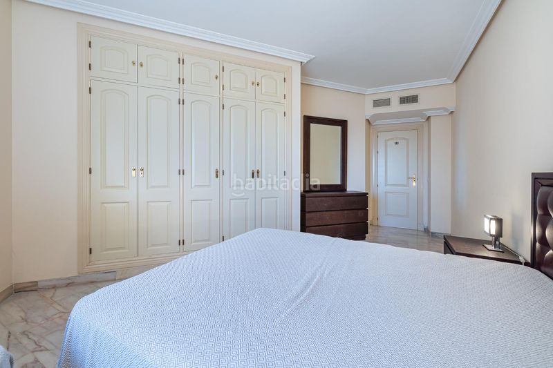 Foto 67f887b3-763d-4c23-bdb8-b0451f60183a. Apartament amb calefacció aparcament piscina a Zona Centro Comercial Torrequebrada Benalmádena