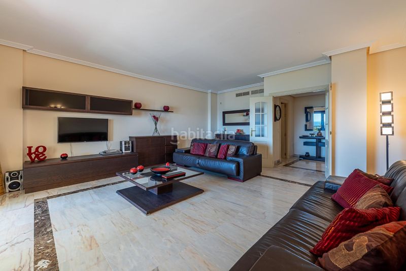 Foto 6aaeb7f5-511b-4700-bb2a-1091663d21f2. Apartament amb calefacció aparcament piscina a Zona Centro Comercial Torrequebrada Benalmádena