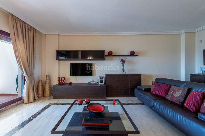 Foto da2687d8-63f3-4f8f-8a06-fa429a637afa. Apartament amb calefacció aparcament piscina a Zona Centro Comercial Torrequebrada Benalmádena