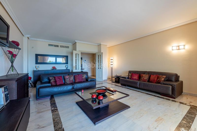Foto db9df83d-79ed-4dfc-af6e-ee2fcbcef2e9. Apartament amb calefacció aparcament piscina a Zona Centro Comercial Torrequebrada Benalmádena