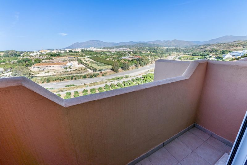 Foto f7d5b545-e6b3-4ebd-b05a-b70941d895b6. Àtic amb calefacció aparcament piscina a Cancelada Estepona