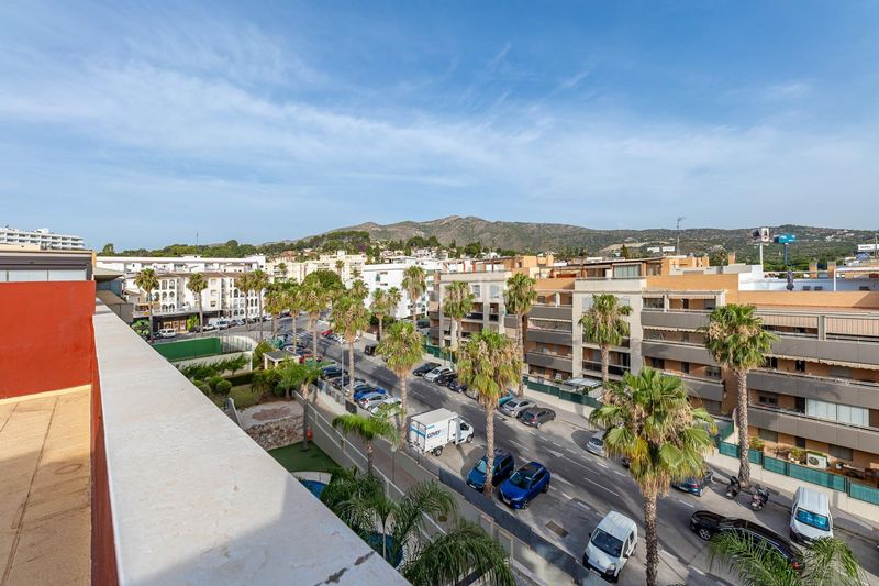 Foto c306cfbb-98b3-42b2-aeed-79d7190df4a6. Àtic amb calefacció aparcament piscina a La Colina Torremolinos