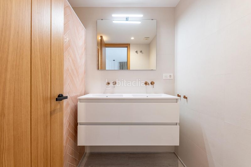 Foto ba0e67bf-2daf-40bf-b0e8-58b8c984319e. Apartament amb calefacció a La Carihuela - Los Nidos Torremolinos