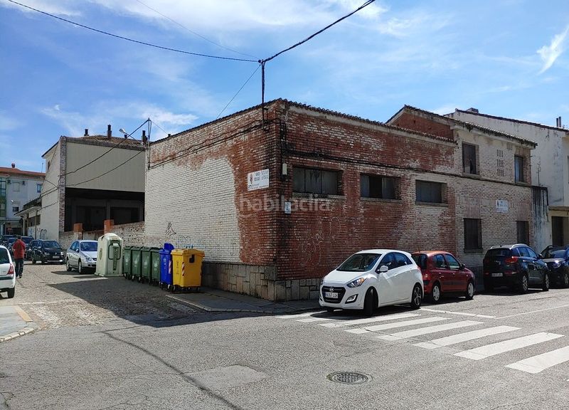 Foto e6ab6258-2835-4d49-bcb3-9333d1960eea. Local comercial a avenida miajadas 6 a Trujillo