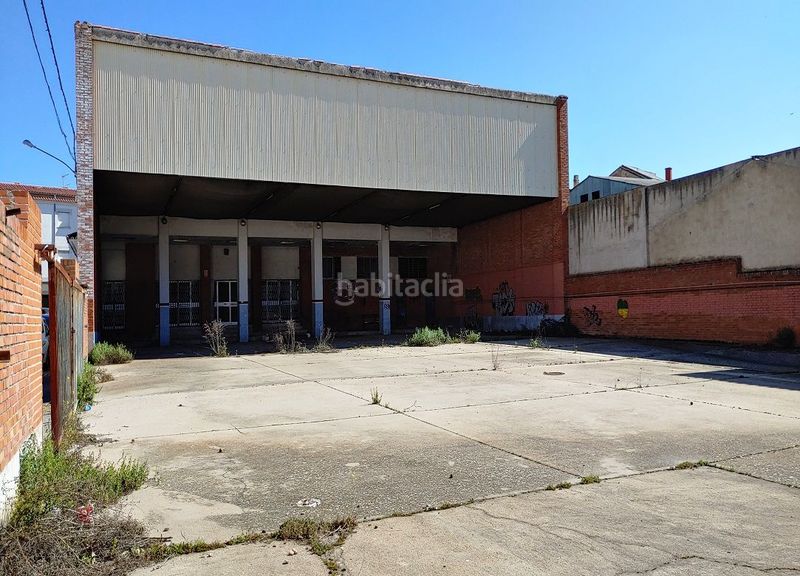Foto fae83ce4-88c2-48d4-a0a0-0f5d2eea37f9. Local comercial a avenida miajadas 6 a Trujillo