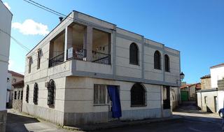 Casa a Plaza de la concordia 1. Vivienda de relativa nueva construcción, de dos plantas, con 7/
