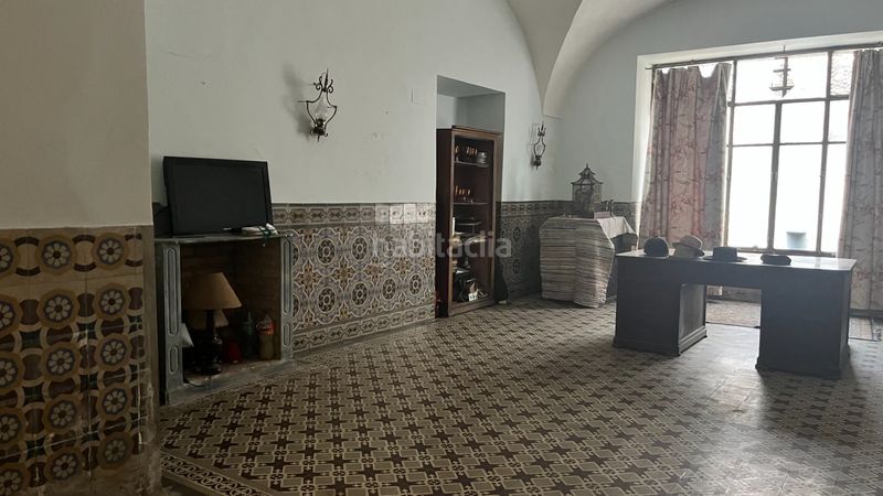 Foto 289da41f-a42a-4d8d-b5a0-84e8ec33d9dd. Casa amb xemeneia aparcament a Trujillo