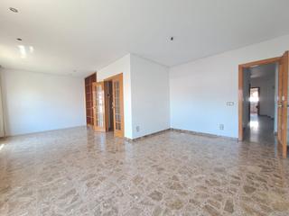 Miete Etagenwohnung in Arrancapins. Piso amplio y luminoso en alquiler, cerca del centro de valencia