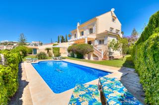 Chalet en Torreblanca del Sol. Villa elegante en torreblanca con vistas al mar