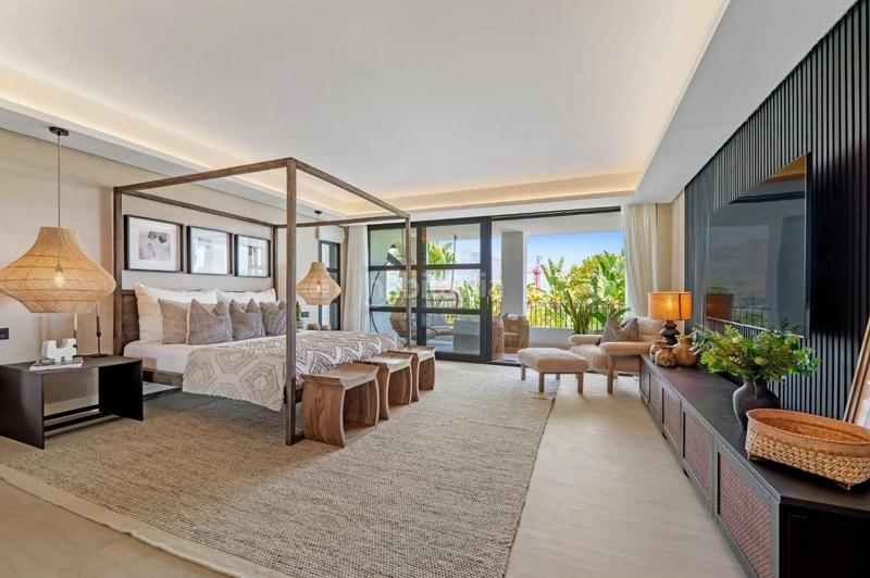 Foto 19ac6d60-a44c-42b0-a653-a560a4cd7670. Chalet mit parking in Las Brisas Marbella