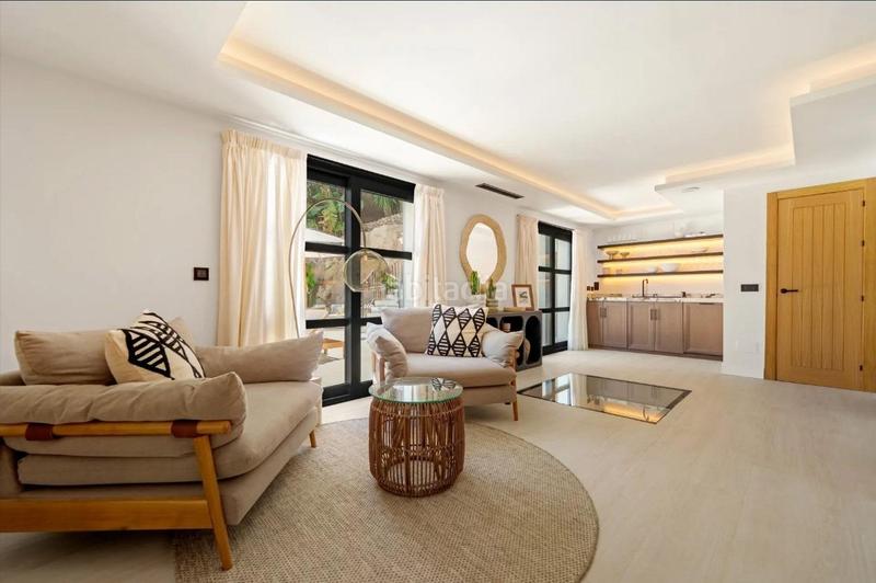 Foto 599148f8-cb64-45ff-96bf-2c18f0308e8c. Chalet mit parking in Las Brisas Marbella