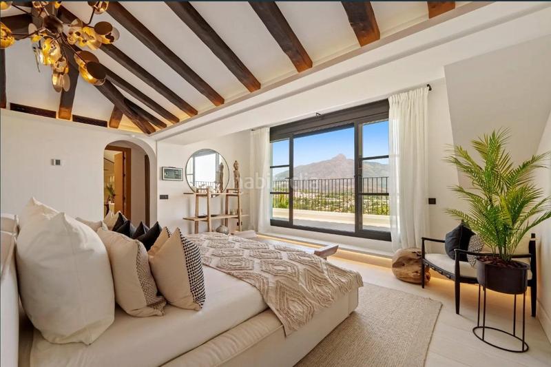 Foto ac464b46-91f0-47f7-ba47-078d24ecf352. Chalet mit parking in Las Brisas Marbella