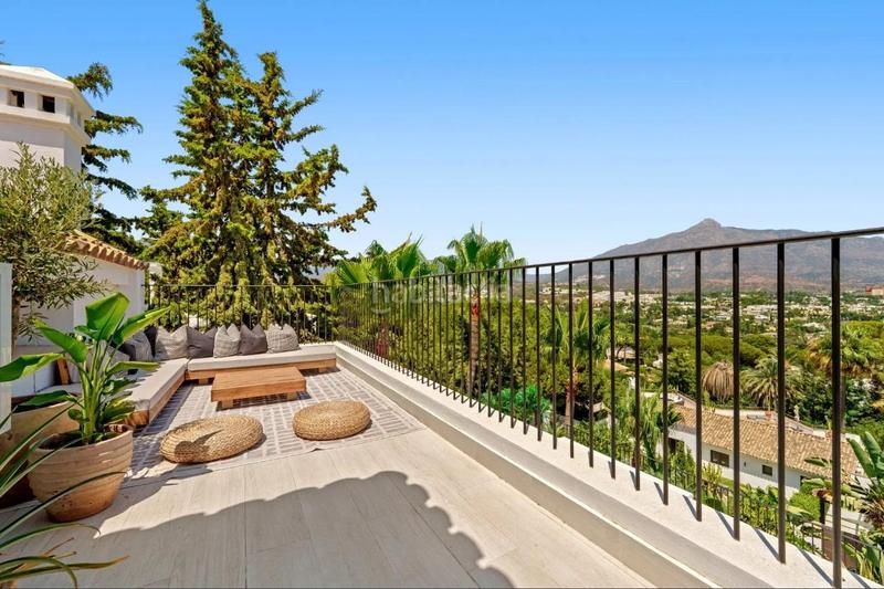 Foto c62b471c-167f-429a-946d-90cdad4ca4fc. Chalet mit parking in Las Brisas Marbella