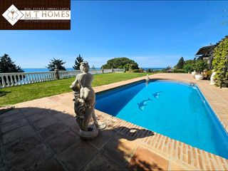 Miete Chalet in El Faro de Calaburra - Chaparral. Villa espaciosa en alquiler con vistas panorámicas al mar y jard