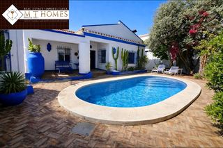 Affitto Chalet in Puerto Marina. Bonita villa ibicenca con apartamento independiente en venta y a