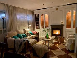 Piso  Calle mahn. Amplio piso con saln con chimenea y excelente orientacin sur