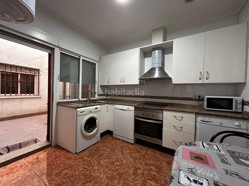 Alquiler Planta baja  en  Espinardo. Planta baja de 4 dormitorios con patio en espinardo, ideal para