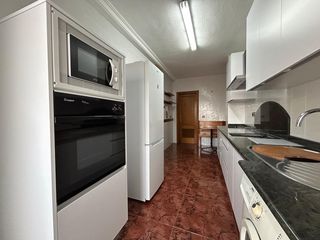 Miete Etagenwohnung  Quevedo. Empieza el curso estrenando piso  4 habitaciones para estudiante