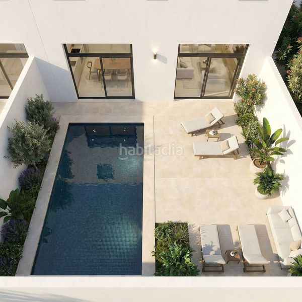 Foto cb16f936-b042-4bb4-83d7-1aa9aab553d9. Casa adossada a Silla