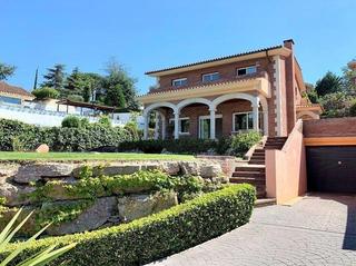 Casa  De la niella. Casa en zona tranquila con vistas y cerca del pueblo