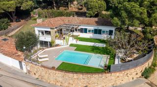 Chalet à Montalnou - Milans del Bosc. Espectacular casa  soleada de una sola planta con jardin  y pisc